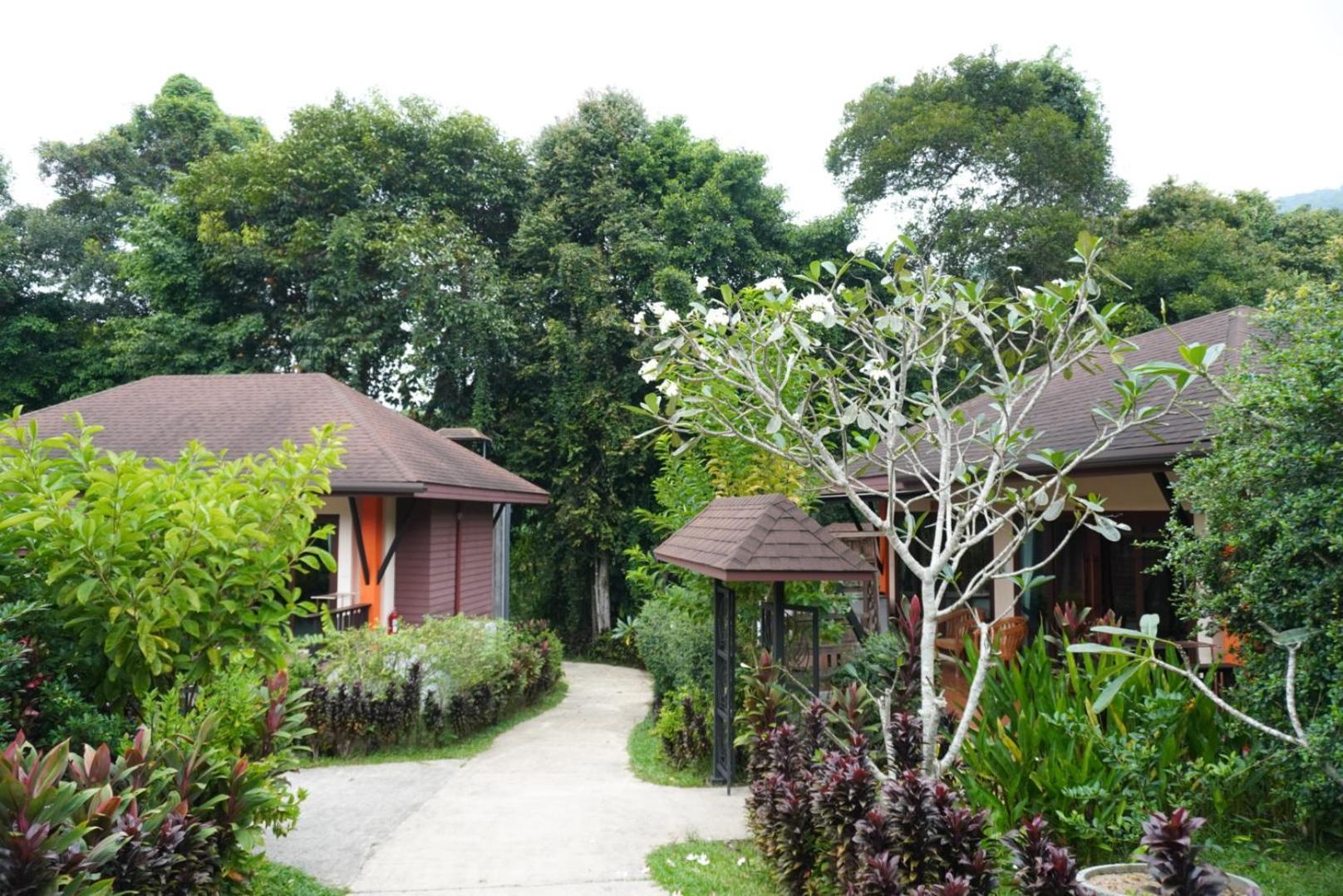 Cascade Tara Hotel Na Mueang Buitenkant foto